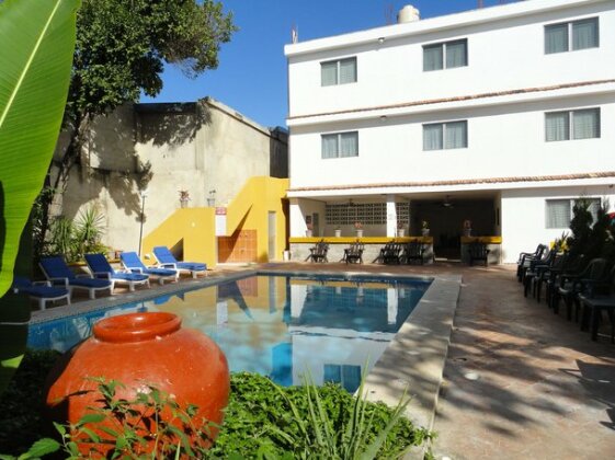 Hotel Las Dalias Inn - Photo4