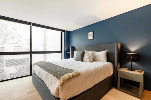 Executive Luxurious 2 Bedroom Condominium - Photo4