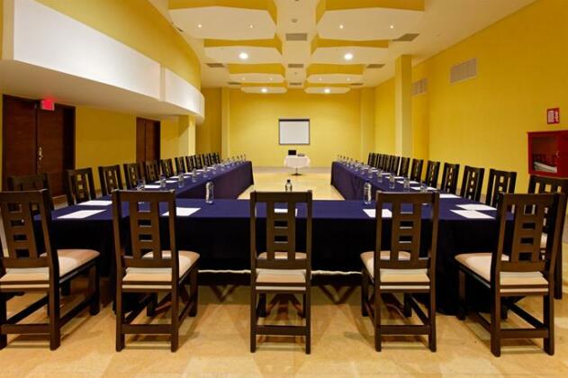 Holiday Inn Express Nuevo Laredo - Photo4