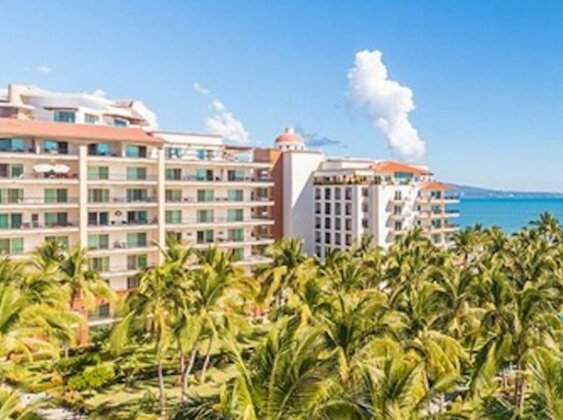 Unlimited Luxury Villas - Playa Royale Condo
