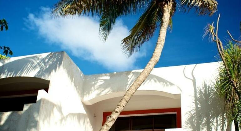 Hotel Pelicano Inn Playa del Carmen - Photo2