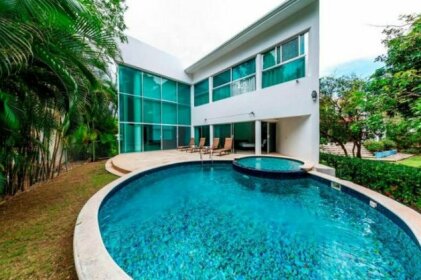 Luxury Villa in Playacar- Soaring ceilings Pool