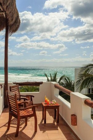 Private Villa with Secluded Beach - Photo2