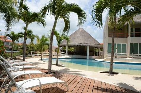 Coral Maya Condo Hotel - Photo2