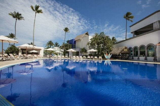 Resort Crown Paradise Club Puerto Vallarta | Find Discount