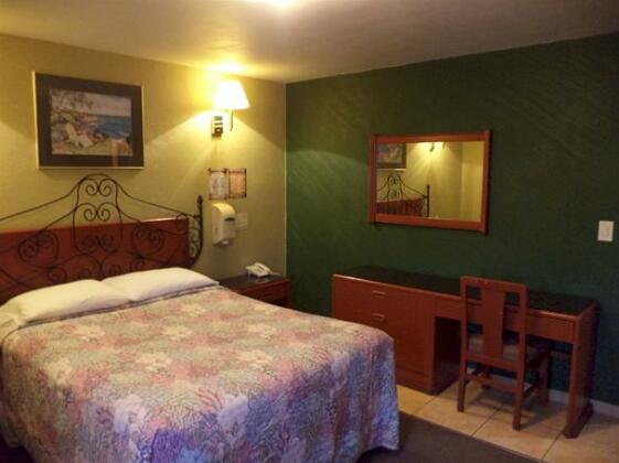 Hotel Del Sol Inn - Photo2