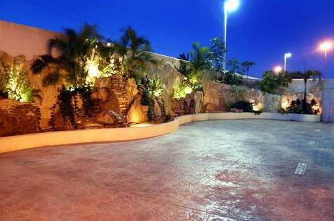 Hampton Inn Tampico Airport - Photo2