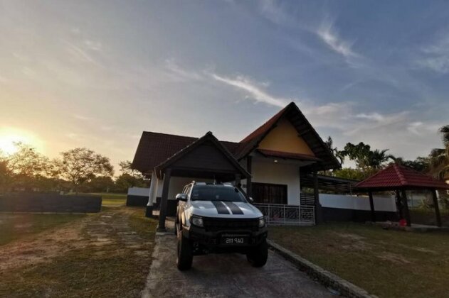 BESLA Homestay 5Rooms Villa @Famosa Resorts with private pool -newly refurbished