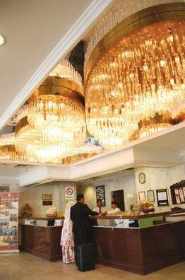 Hotel Grand Crystal - Photo2