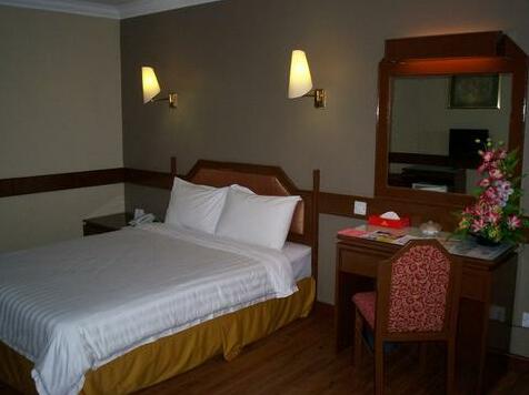 Hotel Grand Crystal - Photo4