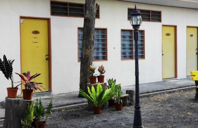 K Hause - Photo2