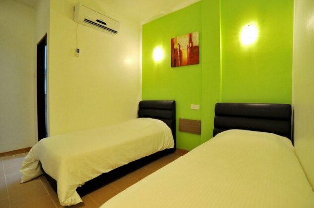 OYO 850 Gold Star Hotel - Photo4