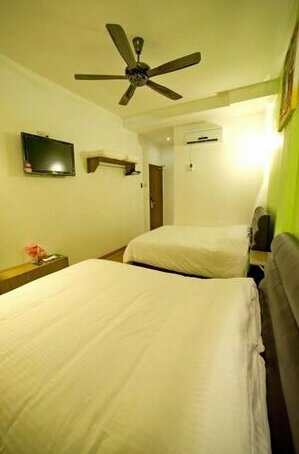 OYO 850 Gold Star Hotel