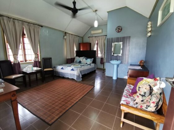 OYO 89873 Nurbayu Chalet - Photo4