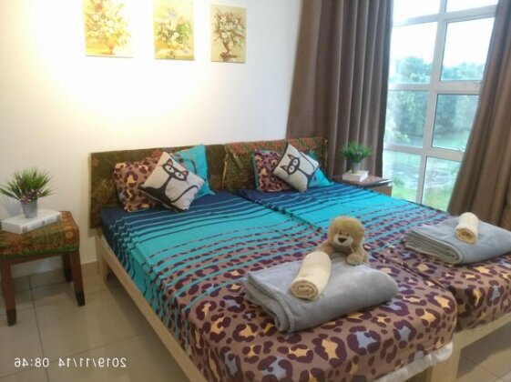 Cozy villa near Desaru Water Park 5rms 9 beds Max 14 PAX