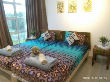 Cozy villa near Desaru Water Park 5rms 9 beds Max 14 PAX