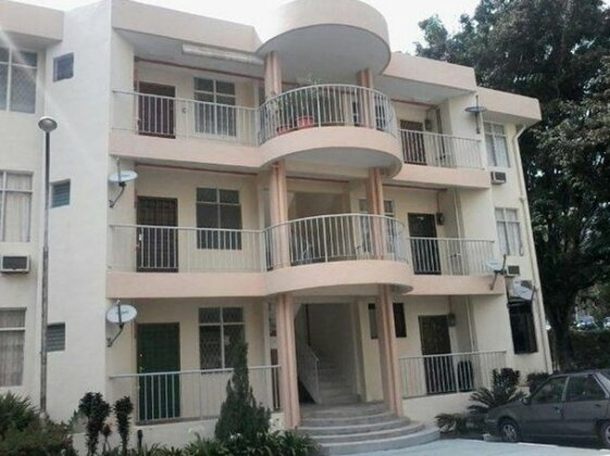 Bayu Emas Guesthouse Apartment - Photo2