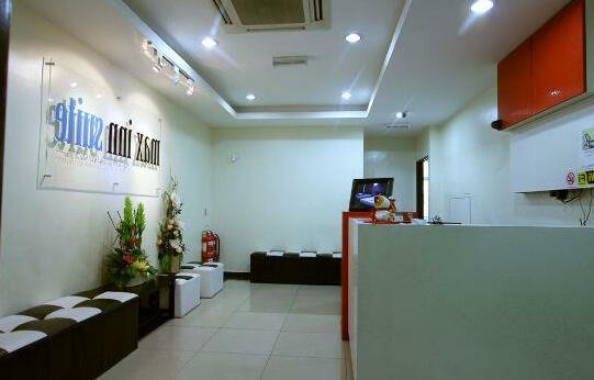 Max Inn Hotel - Photo2
