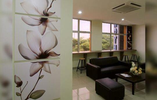 Max Inn Hotel - Photo4