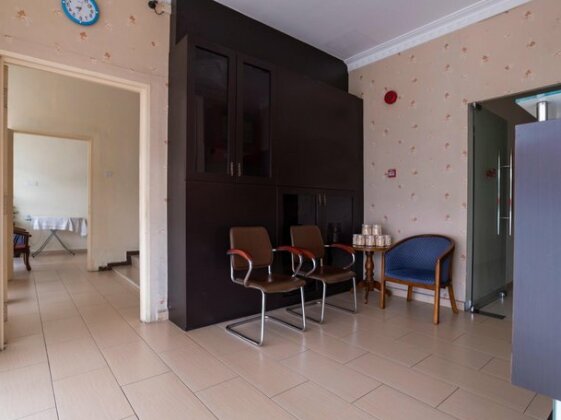OYO 89536 Hazris Hotel - Photo2