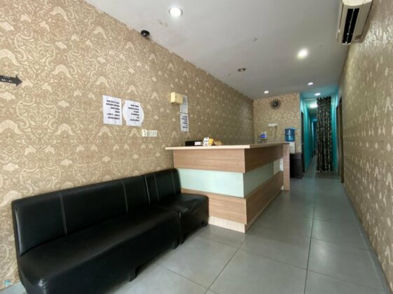 OYO 89760 Harmoni Inn Hotel - Photo4