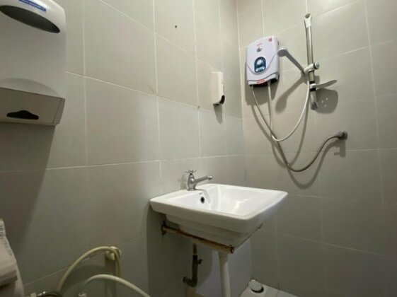 OYO 89760 Harmoni Inn Hotel - Photo5