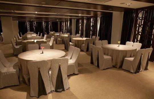 Pine Tree Hotel - Photo5
