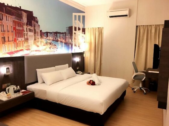 The Landmark Hotel - Photo2