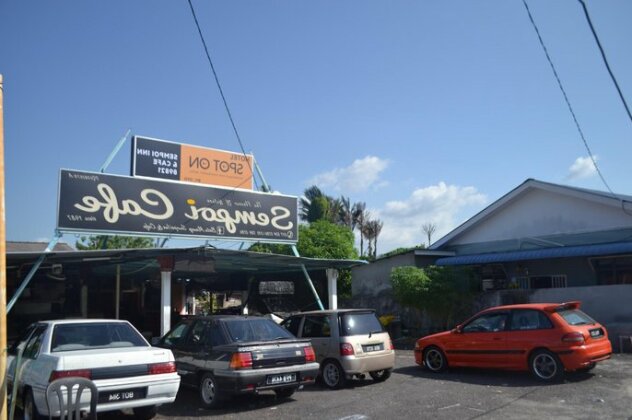 Batu Maung Sempoi Inn and Cafe