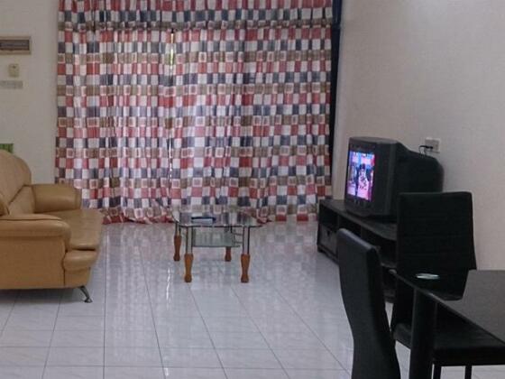 Bayan Seaside Guesthouse - Photo2