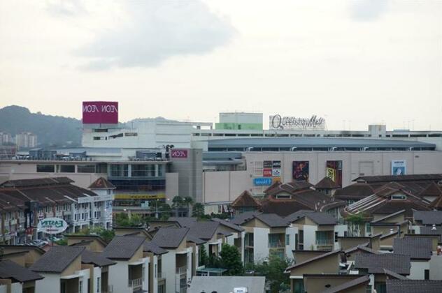 Homme Gold Coast Condominium