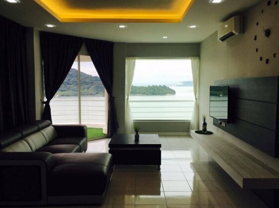 Seaview Comfy Condo nearby Queensbay Mall @8 ppl - Photo3