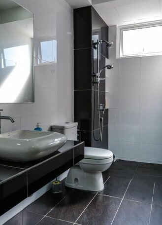 Southwest Designer Suite by D Imperio Homestay Penang - Photo4