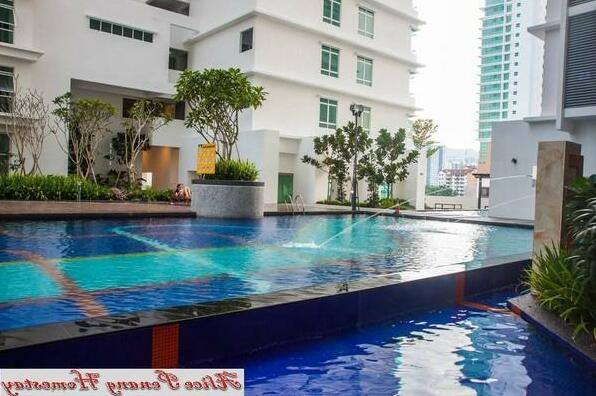 Spacious & Cozy Suites by SPICE Arena - Photo2