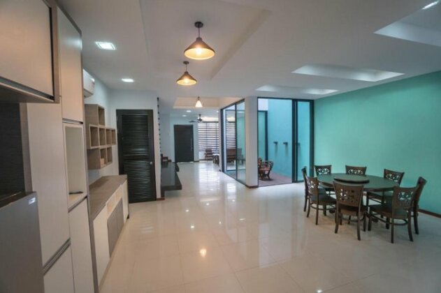 BDC Luxury Designer Home - Photo3