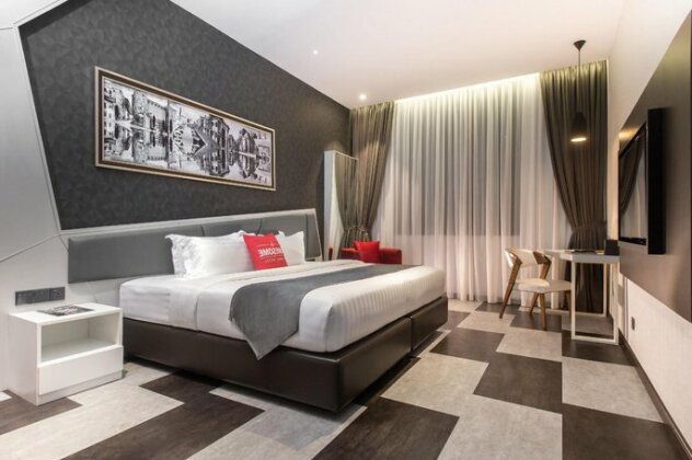 Iconic Hotel - Photo2