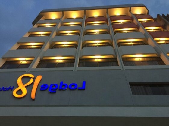 Lodge 18 Hotel - Photo2