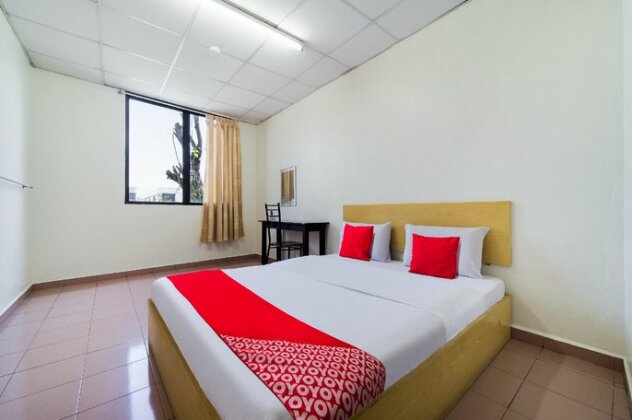 Oyo 89461 Cp Hotel - Photo2