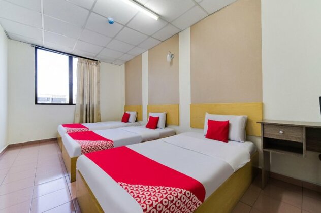 Oyo 89461 Cp Hotel - Photo4