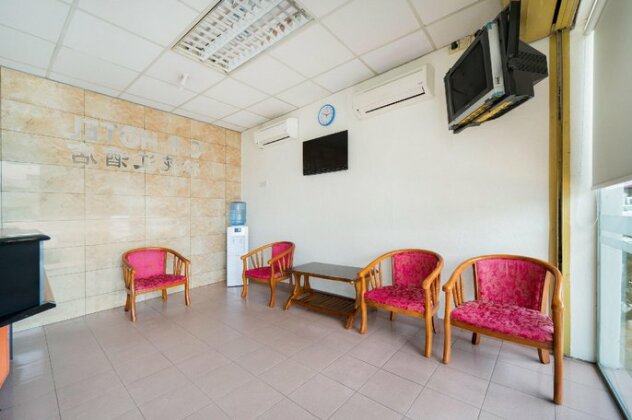Oyo 89461 Cp Hotel - Photo5