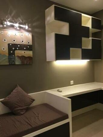 Spacious Butterworth Condominium - Photo4