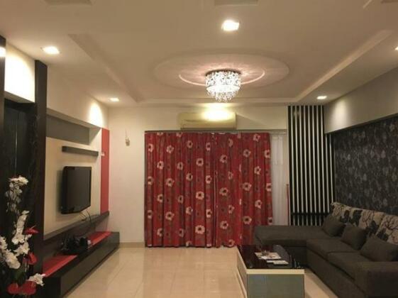 Spacious Butterworth Condominium - Photo5