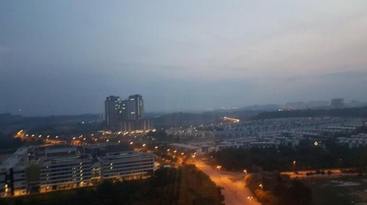 Relax with Netflix@Tamarind Suites - Photo3