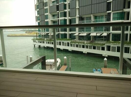 Luxury Waterfront Condominium - Photo2