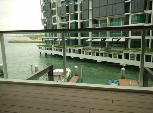 Luxury Waterfront Condominium - Photo2