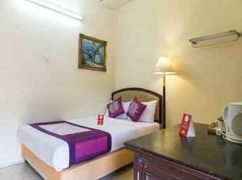 Oyo 226 Anggerik Lodging Hotel - Photo2