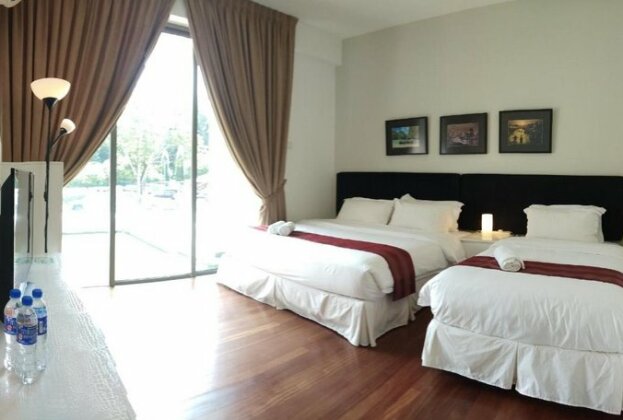 Three Storey Cozy Home - Photo5