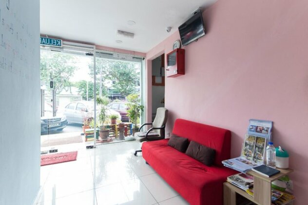 ZEN Rooms Colour Hotel - Photo3