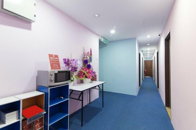 ZEN Rooms Colour Hotel - Photo4