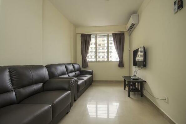 Feel Right at Home - Comfortable & Clean - Photo3